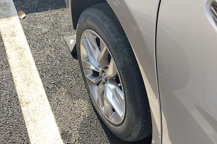 Used Toyota Avalon 2019 2.0L Luxury Edition China VI Standard Right Rear Wheel Hub