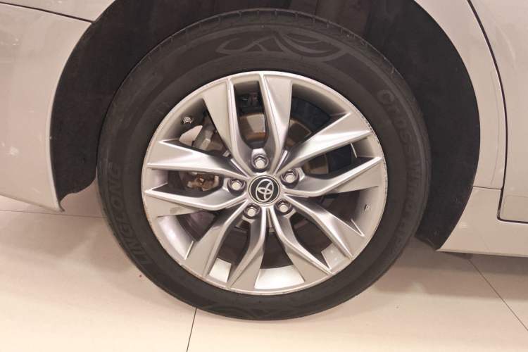Used Toyota Avalon 2019 2.0L Luxury Edition China VI Standard Right Rear Wheel Hub