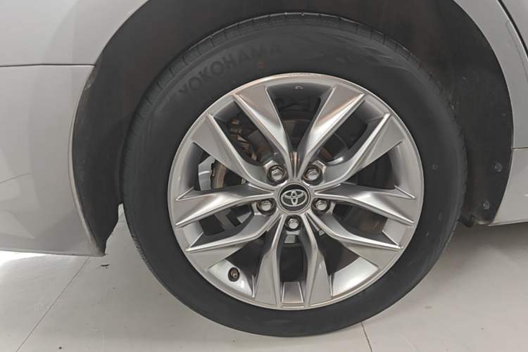 Used Toyota Avalon 2019 2.0L Luxury Edition China VI Standard Right Rear Wheel Hub