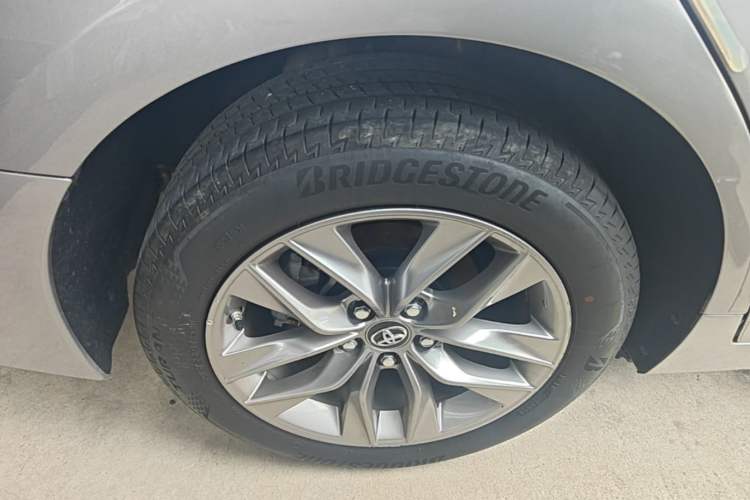Used Toyota Avalon 2019 2.0L Luxury Edition China VI Standard Right Rear Wheel Hub