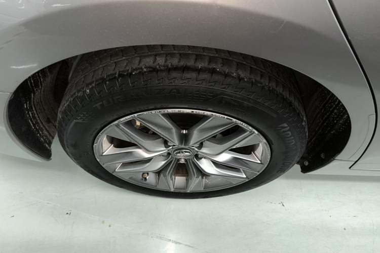 Used Toyota Avalon 2019 2.0L Luxury Edition China VI Standard Right Rear Wheel Hub