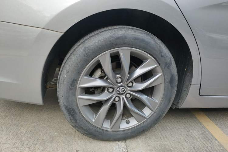 Used Toyota Avalon 2019 2.0L Luxury Edition China VI Standard Right Rear Wheel Hub