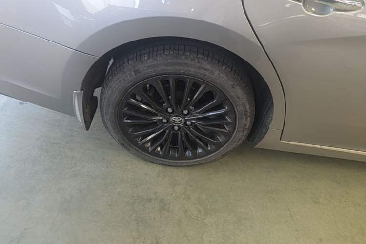 Used Toyota Avalon 2019 2.0L XLE Premium Edition China VI Right Rear Wheel Hub