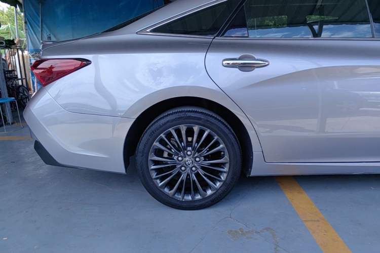 Used Toyota Avalon 2019 2.5L Touring Premium Version China VI Standard Right Rear Wheel Hub