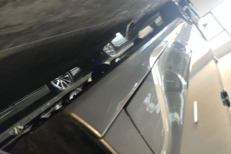 Used Toyota Avalon 2019 2.5L Touring Premium Version China VI Standard Right Side Sill