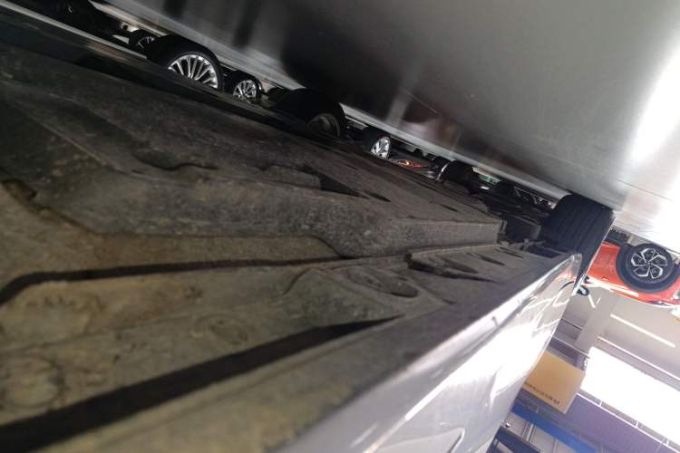 Used Toyota Avalon 2019 Dual-Engine 2.5L Luxury Edition China VI Standard Right Side Sill