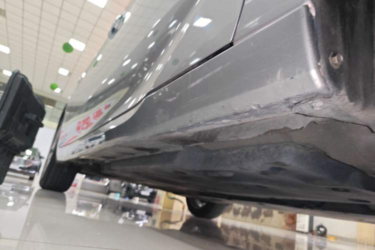 Used Toyota Avalon 2019 2.0L Luxury Edition China VI Standard Right Side Sill
