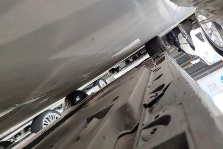 Used Toyota Avalon 2019 Dual-Engine 2.5L XLE Prestige Version China VI Standard Right Side Sill
