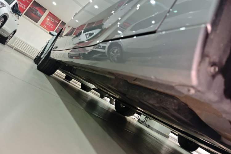 Used Toyota Avalon 2019 2.0L Luxury Edition China VI Standard Right Side Sill