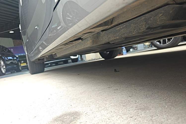 Used Toyota Avalon 2019 2.0L Luxury Edition China VI Standard Right Side Sill