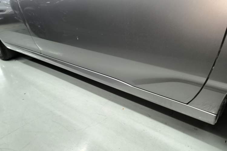 Used Toyota Avalon 2019 2.0L Luxury Edition China VI Standard Right Side Sill