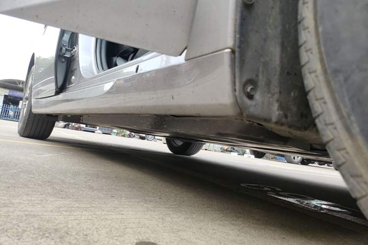 Used Toyota Avalon 2019 2.0L Luxury Edition China VI Standard Right Side Sill