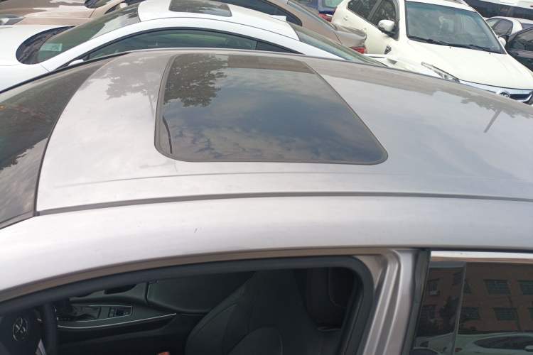 Used Toyota Avalon 2019 2.0L Luxury Edition China VI Standard Roof