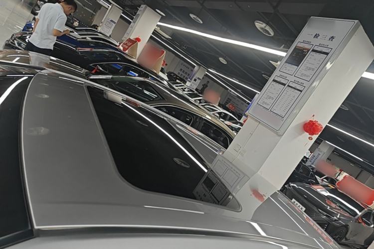 Used Toyota Avalon 2019 2.0L Luxury Edition China VI Standard Roof