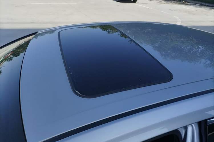 Used Toyota Avalon 2019 2.0L Luxury Edition China VI Standard Roof
