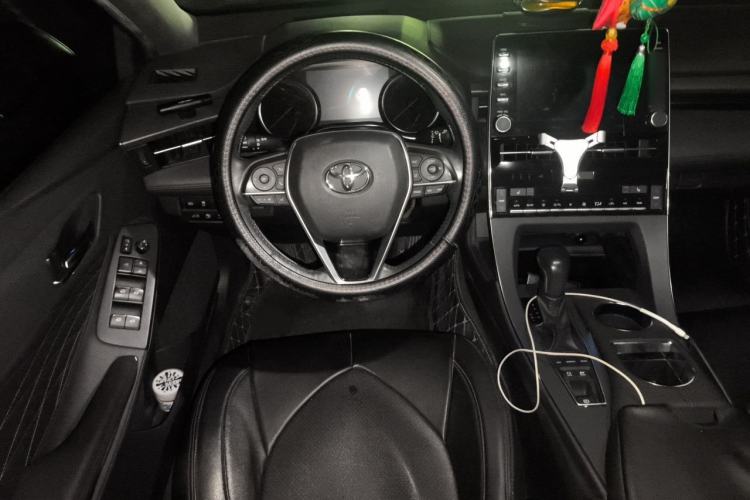 Used Toyota Avalon 2019 Dual-Engine 2.5L XLE Prestige Version China VI Standard Steering Wheel