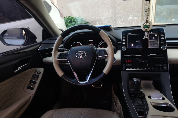Used Toyota Avalon 2019 Dual-Engine 2.5L XLE Prestige Version China VI Standard Steering Wheel