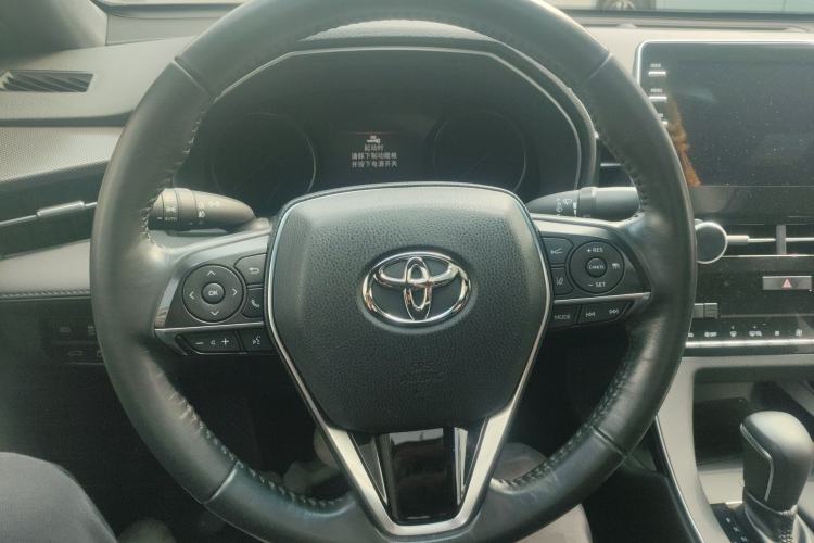 Used Toyota Avalon 2019 Dual-Engine 2.5L XLE Prestige Version China V Standard Steering Wheel