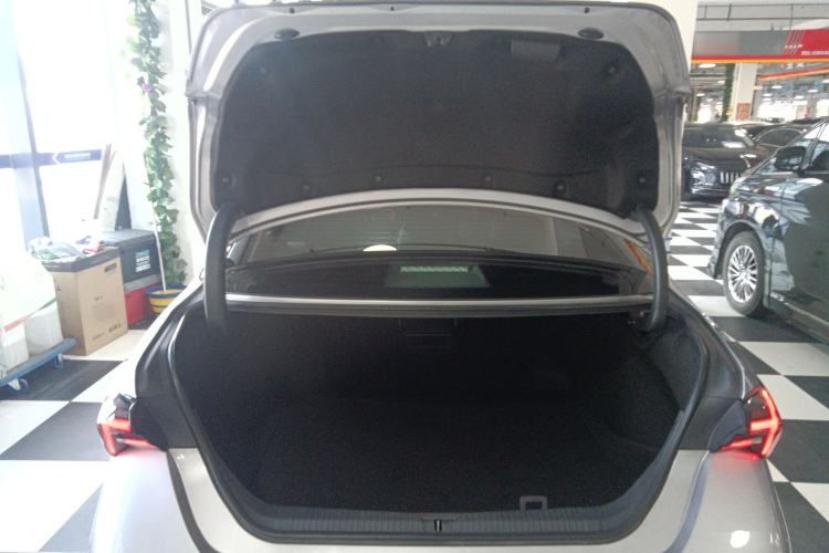 Used Toyota Avalon 2019 2.0L Ambition Edition China VI Trunk