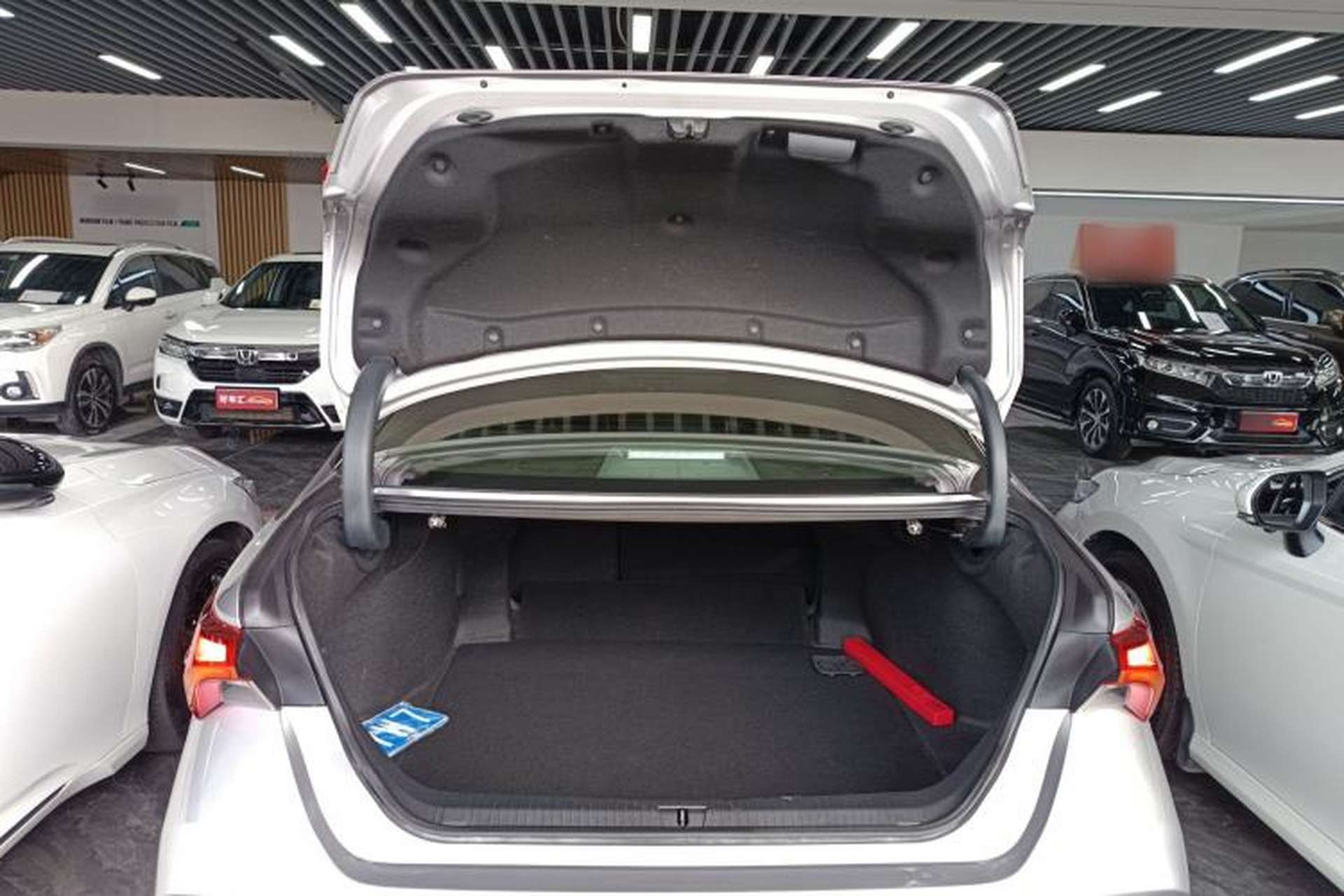 Used Toyota Avalon 2019 2.0L Luxury Edition China VI Standard Trunk