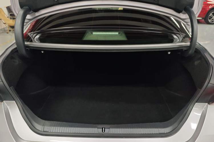 Used Toyota Avalon 2019 2.0L Luxury Edition China VI Standard Trunk
