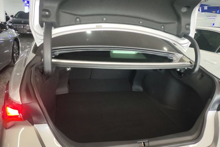 Used Toyota Avalon 2019 2.5L Touring Premium Version China VI Standard Trunk