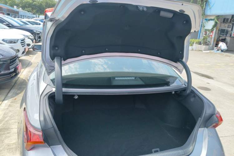 Used Toyota Avalon 2019 2.0L Luxury Edition China VI Standard Trunk