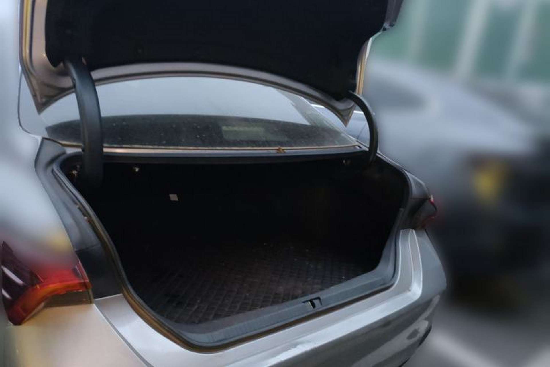 Used Toyota Avalon 2019 Dual-Engine 2.5L Luxury Edition China VI Standard Trunk