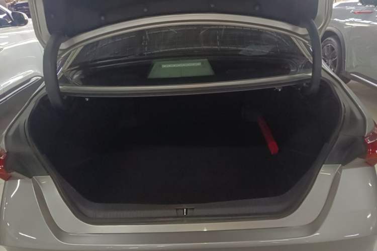 Used Toyota Avalon 2019 2.0L Luxury Edition China VI Standard Trunk