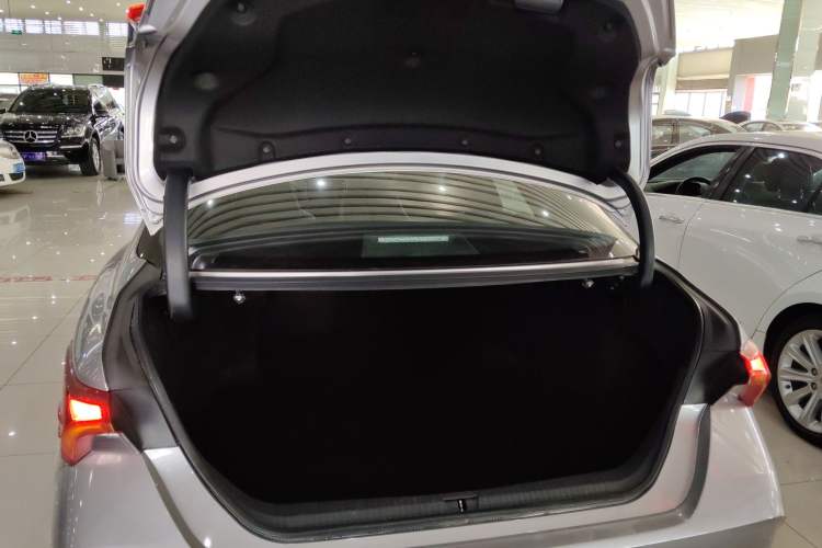 Used Toyota Avalon 2019 2.5L Touring Premium Version China VI Standard Trunk