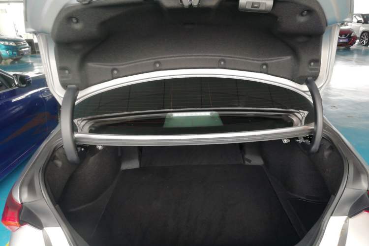 Used Toyota Avalon 2019 Dual-Engine 2.5L Luxury Edition China VI Standard Trunk