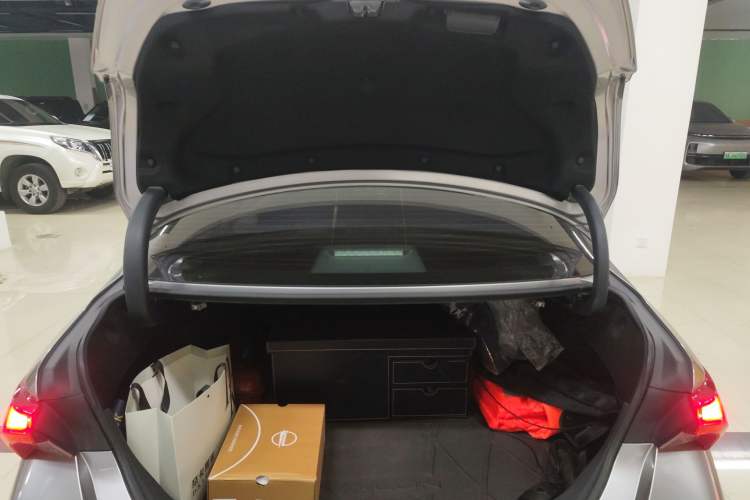 Used Toyota Avalon 2019 Dual-Engine 2.5L Luxury Edition China VI Standard Trunk