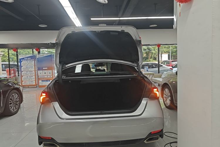 Used Toyota Avalon 2019 2.0L Luxury Edition China VI Standard Trunk
