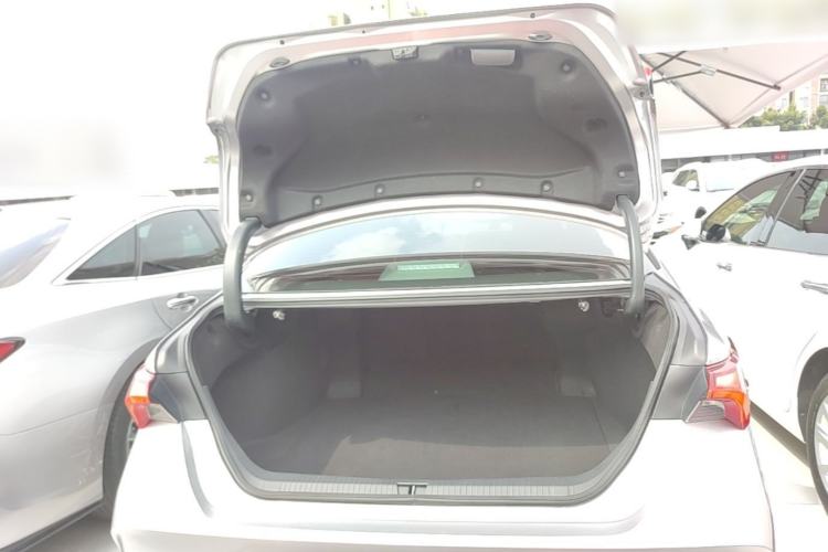 Used Toyota Avalon 2019 Dual-Engine 2.5L XLE Prestige Version China VI Standard Trunk