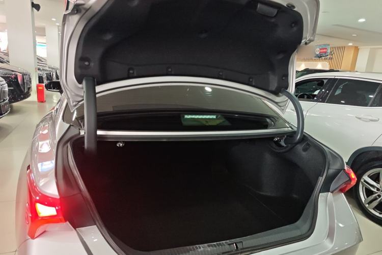 Used Toyota Avalon 2019 2.0L Luxury Edition China VI Standard Trunk