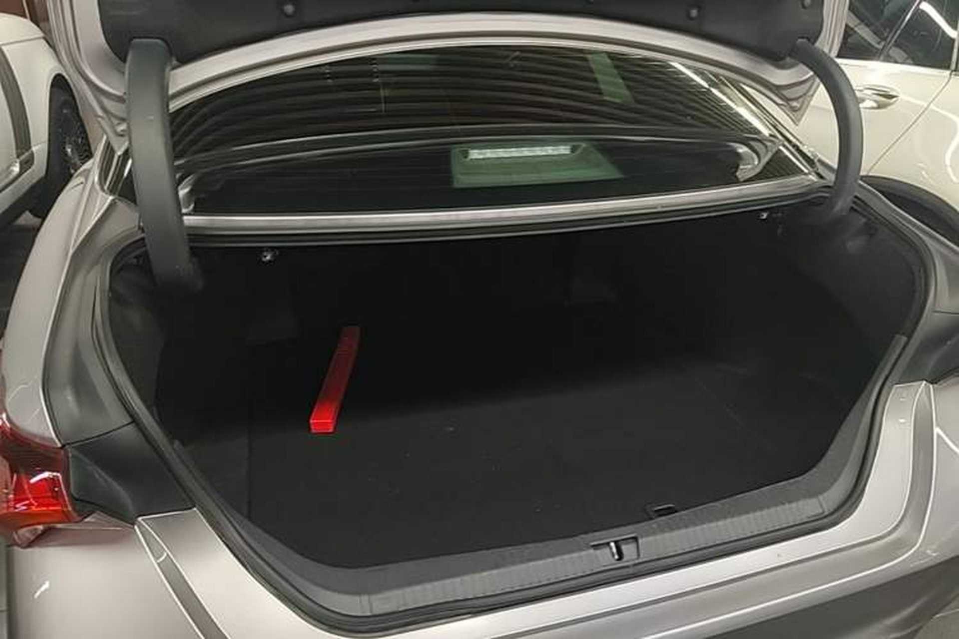 Used Toyota Avalon 2019 2.0L XLE Premium Edition China VI Trunk