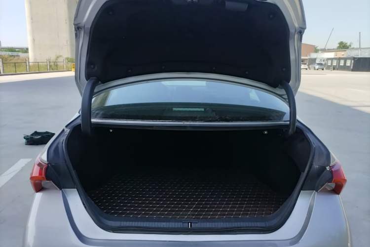 Used Toyota Avalon 2019 2.0L Luxury Edition China VI Standard Trunk