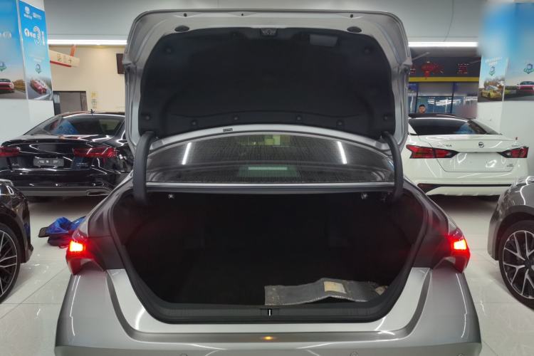 Used Toyota Avalon 2019 Dual-Engine 2.5L Luxury Edition China VI Standard Trunk