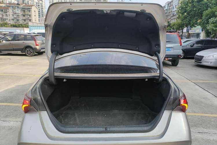 Used Toyota Avalon 2019 2.0L Luxury Edition China VI Standard Trunk
