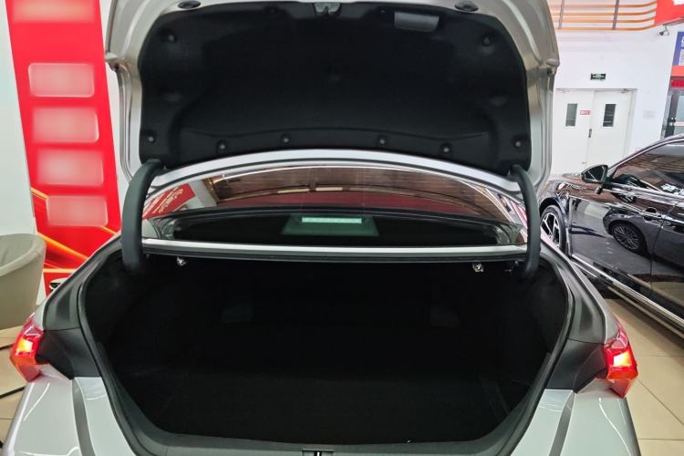 Used Toyota Avalon 2019 Dual-Engine 2.5L XLE Prestige Version China VI Standard Trunk