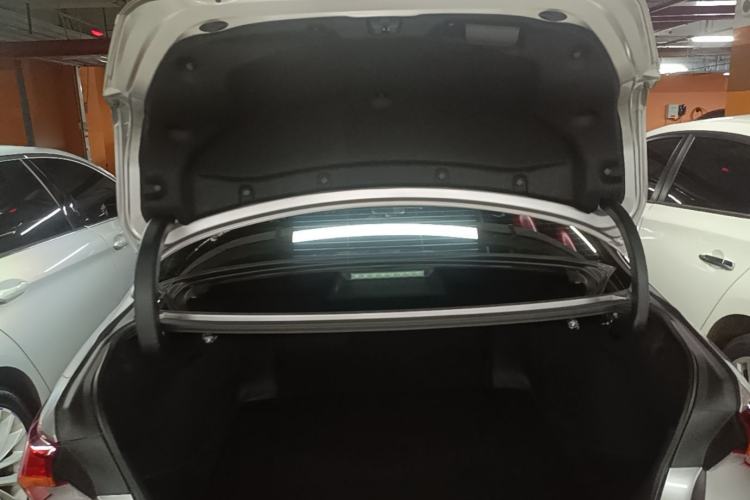 Used Toyota Avalon 2019 2.0L XLE Premium Edition China VI Trunk