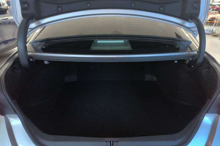 Used Toyota Avalon 2019 2.0L XLE Premium Edition China VI Trunk
