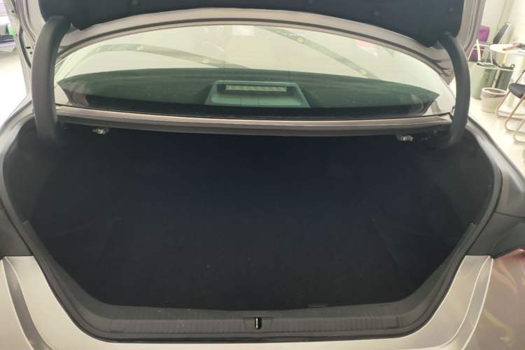 Used Toyota Avalon 2019 2.5L Touring Premium Version China VI Standard Trunk