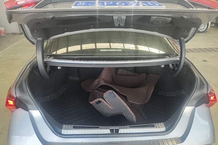 Used Toyota Avalon 2019 2.0L XLE Premium Edition China VI Trunk