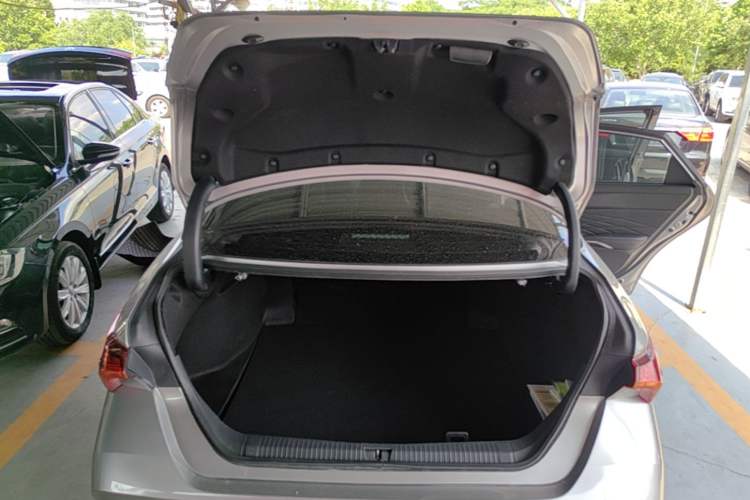 Used Toyota Avalon 2019 2.5L Touring Premium Version China VI Standard Trunk