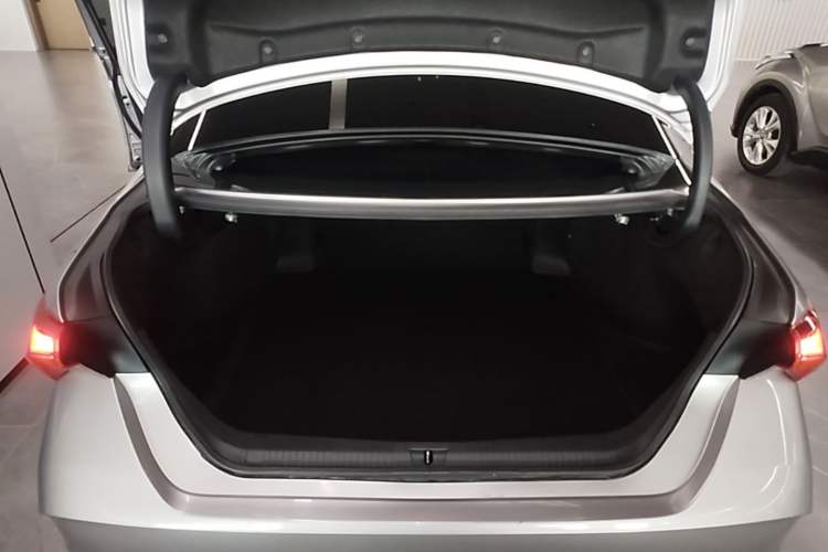 Used Toyota Avalon 2019 2.0L XLE Premium Edition China VI Trunk