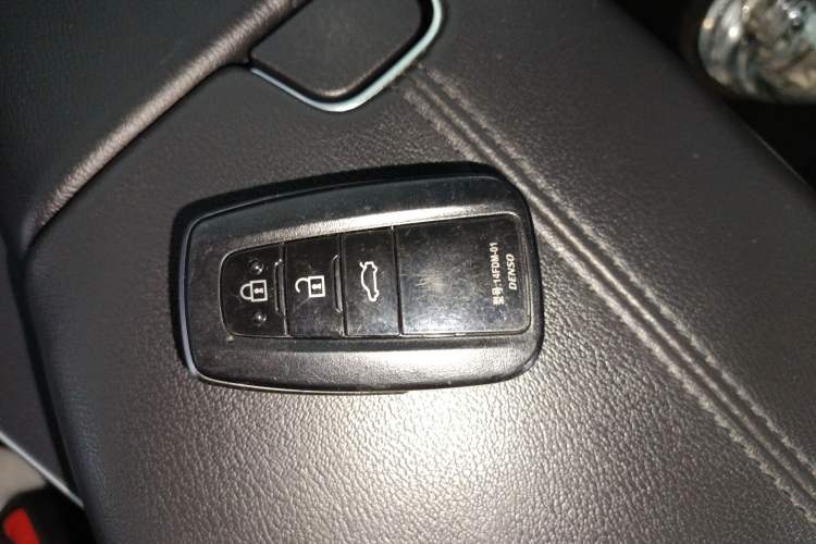 Used Toyota Avalon 2019 2.0L Luxury Edition China VI Standard Vehicle Key