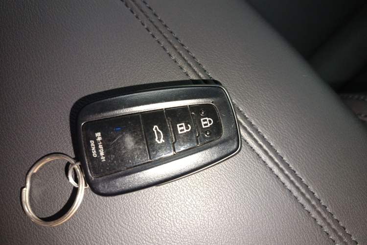 Used Toyota Avalon 2019 Dual-Engine 2.5L Luxury Edition China VI Standard Vehicle Key