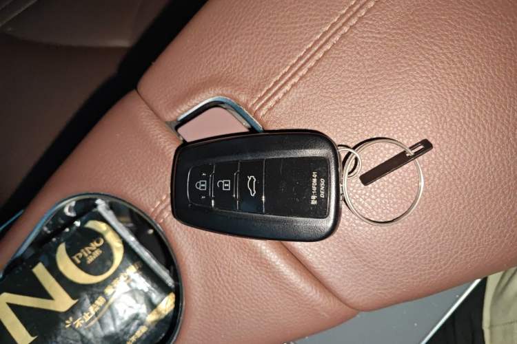 Used Toyota Avalon 2019 2.5L Touring Premium Version China VI Standard Vehicle Key
