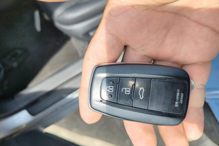 Used Toyota Avalon 2019 2.0L Luxury Edition China VI Standard Vehicle Key